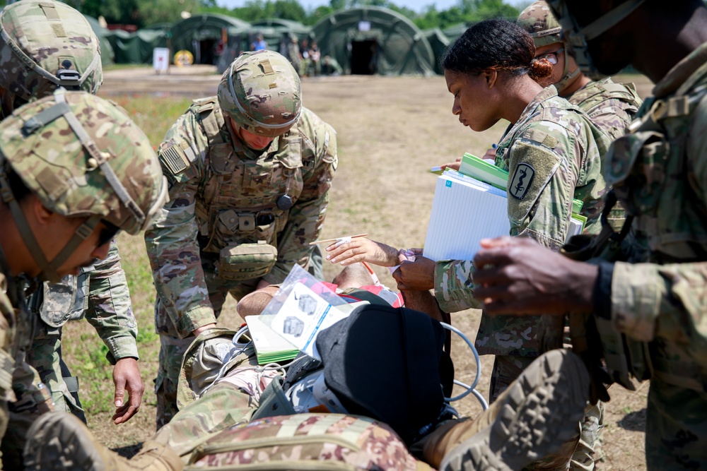 U.S. Army Soldiers execute live hoist training during Saber Guardian 23