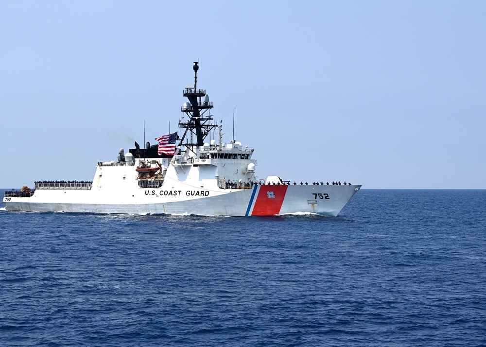 Philippine, Japan and U.S. Coast Guards render honors following trilateral exercise in South China Sea