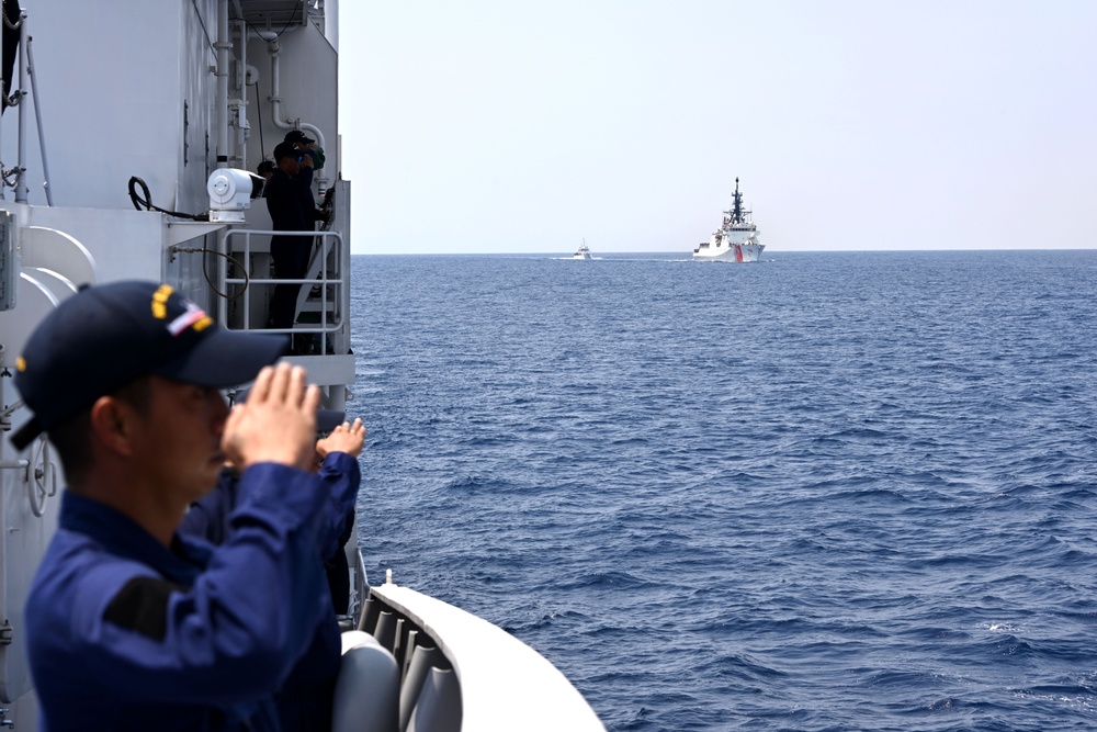 Philippine, Japan and U.S. Coast Guards render honors following trilateral exercise in South China Sea
