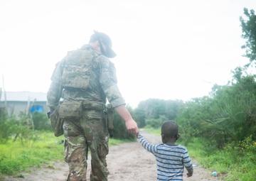 U.S. Army conducts patrol to Kenyan village
