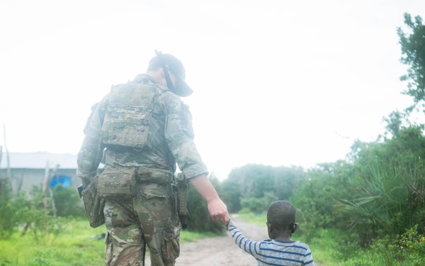 U.S. Army conducts patrol to Kenyan village