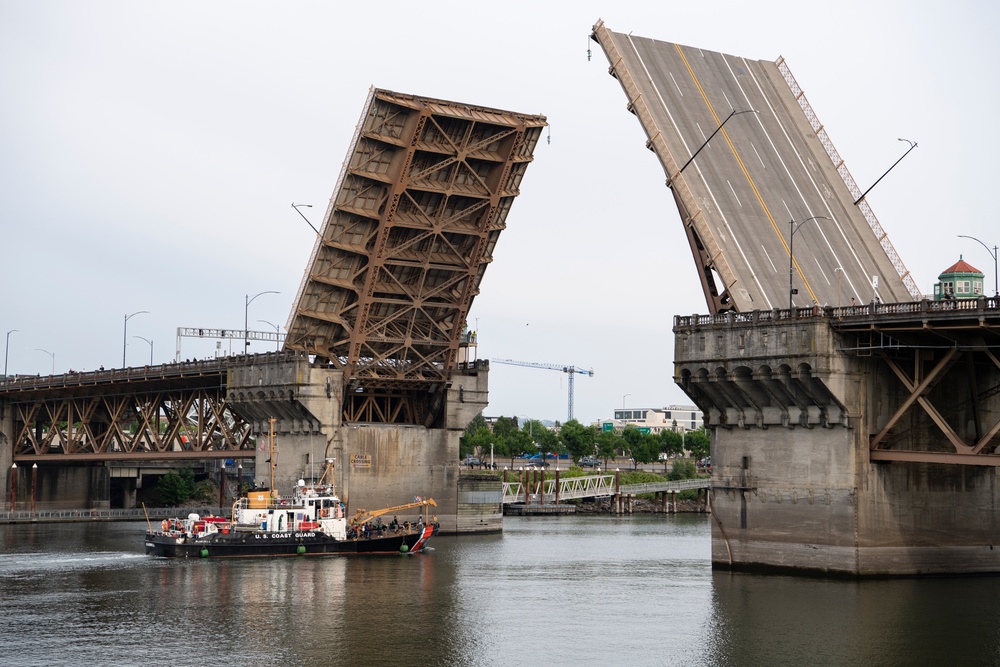 DVIDS Images U.S. Navy Ships Arrive For Portland Fleet Week [Image