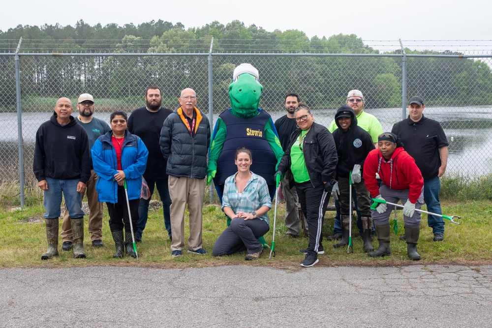 Norfolk Naval Shipyard Clean the Bay Day 2023