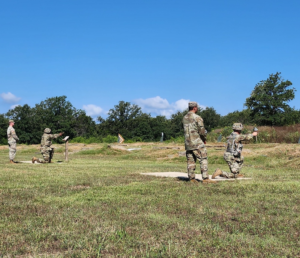 The Battalion Commander of 636 EMIBn qualifies at the M17Range