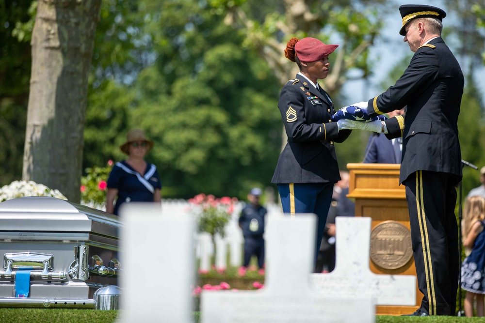 Sky Soldiers honor an unknown WWI Soldier during burial ceremony in France