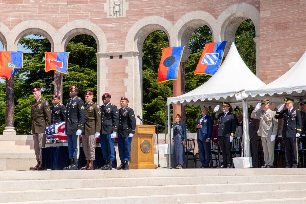 Sky Soldiers honor an unknown WWI Soldier during burial ceremony in France