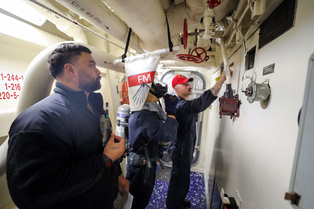 USS Paul Ignatius Holds GQ Drills
