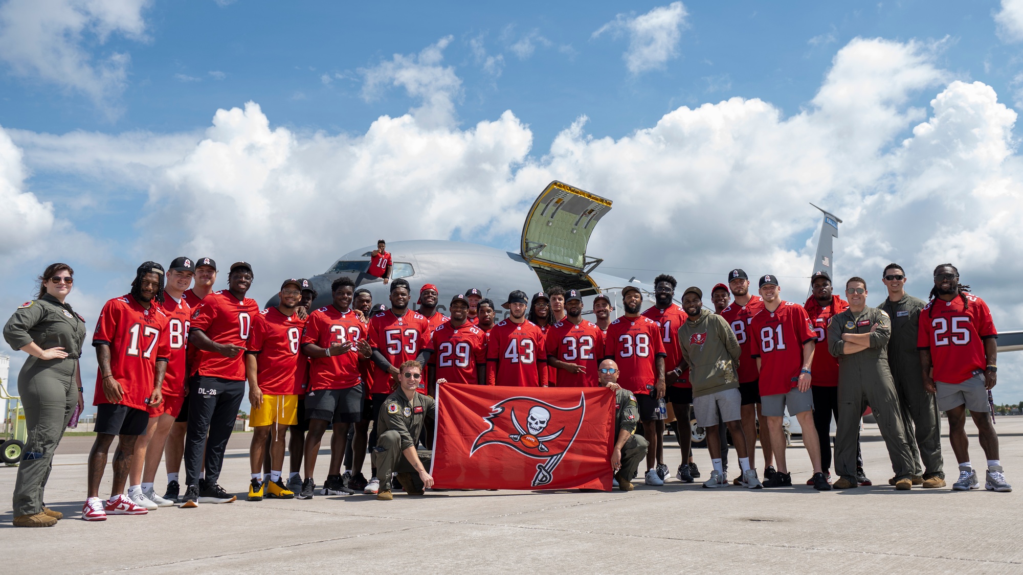 DVIDS - Images - Buccaneers meet Champa Bay's Airmen [Image 9 of 9]