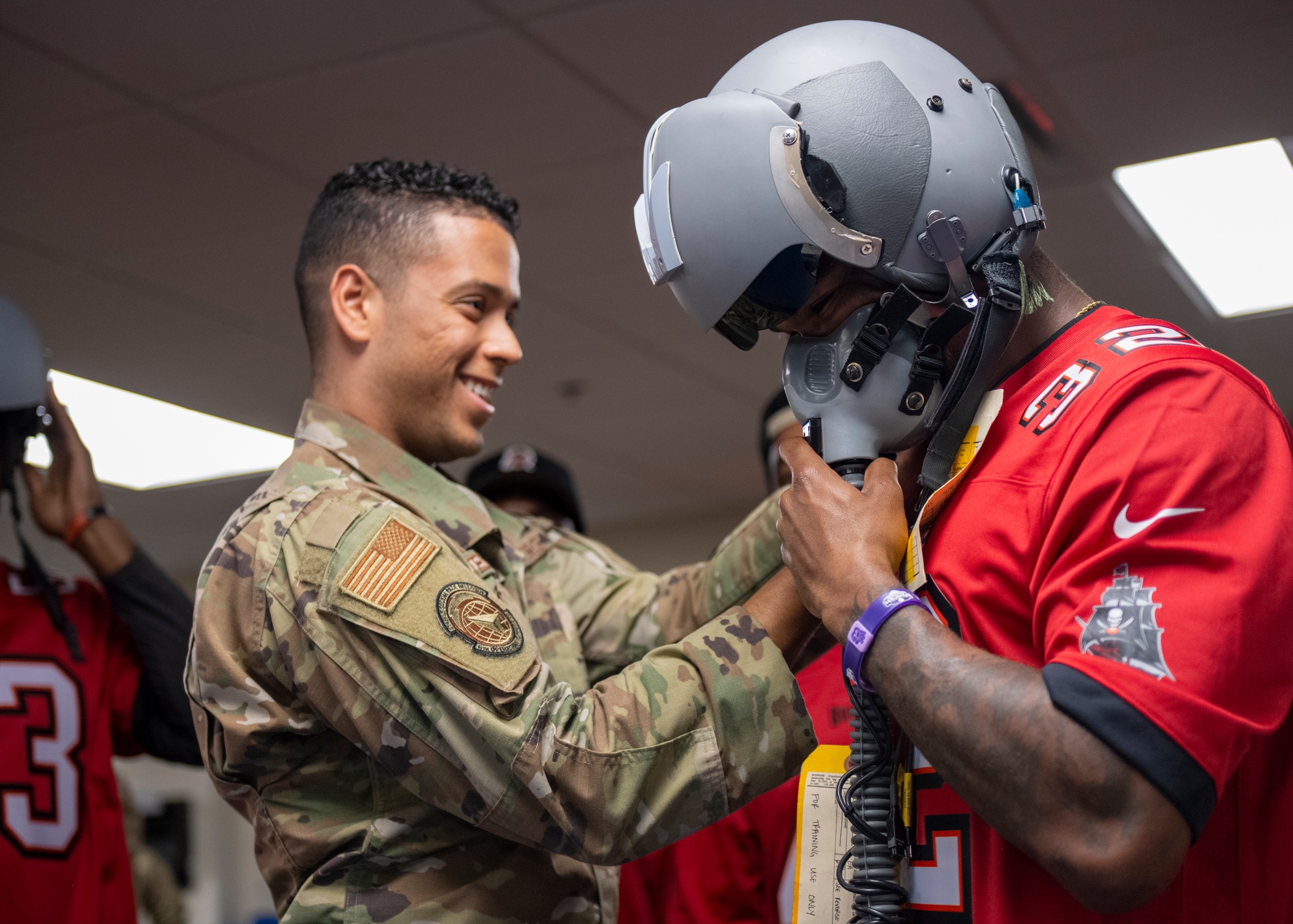 DVIDS - Images - Buccaneers meet Champa Bay's Airmen [Image 9 of 9]