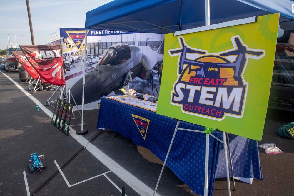 U.S. Navy Hosts STEM Event for Memorial Day Weekend