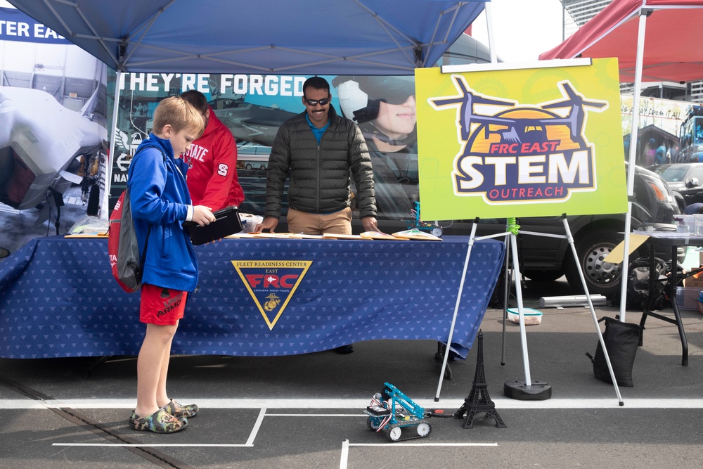 U.S. Navy Hosts STEM Event for Memorial Day Weekend