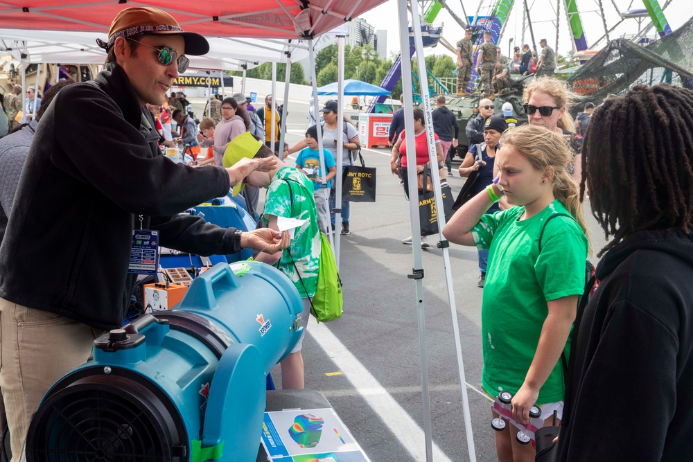 U.S. Navy Hosts STEM Even for Memorial Day Weekend