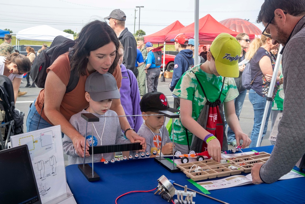 U.S. Navy Hosts STEM Event for Memorial Day Weekend