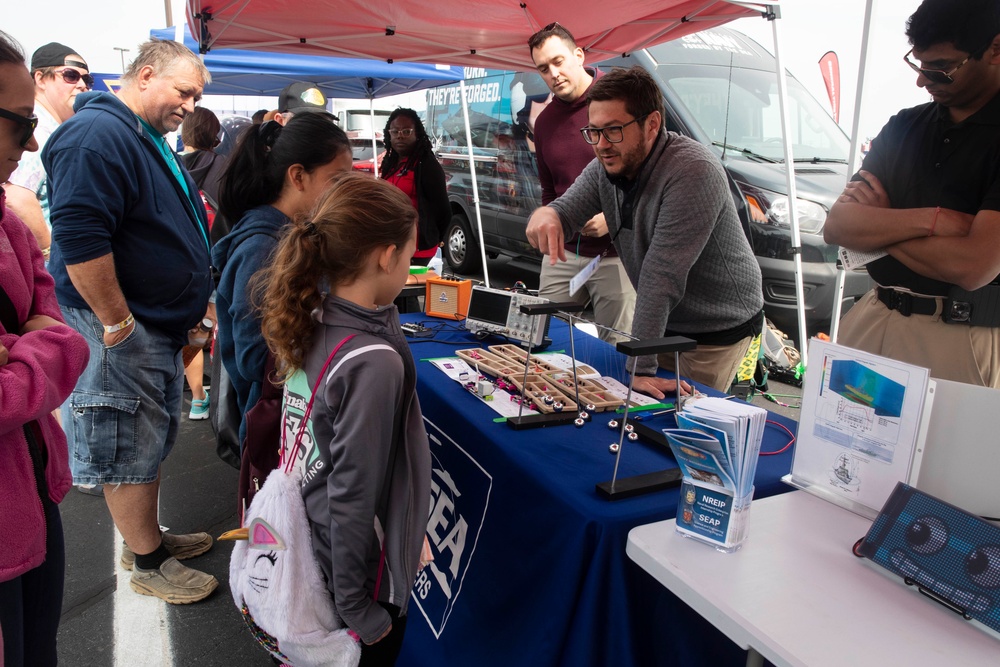 U.S. Navy Hosts STEM Event for Memorial Day Weekend