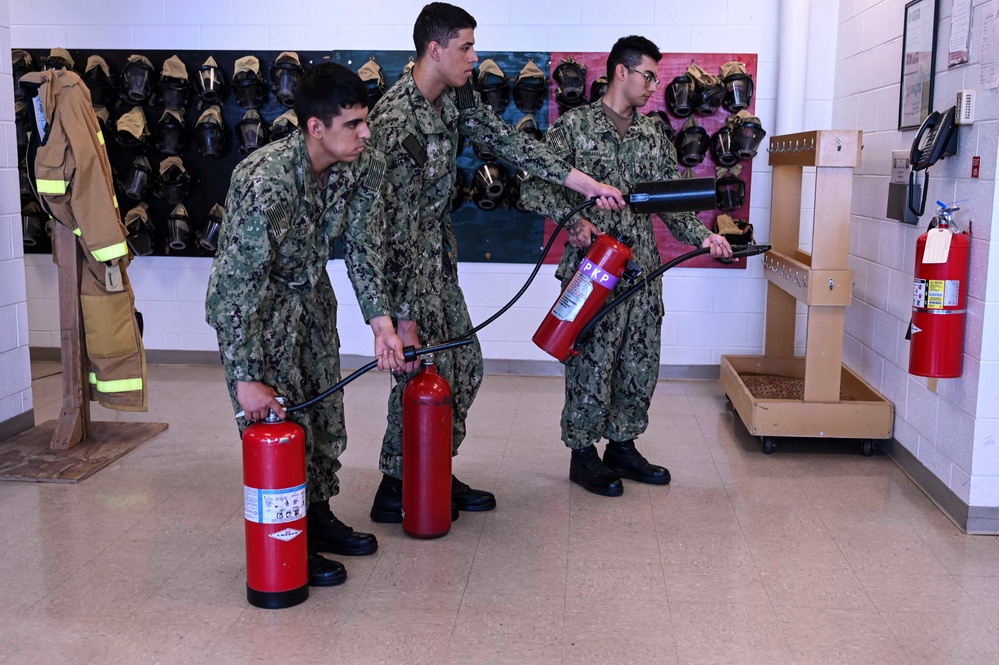 Damage Control Schoolhouse prepares Sailors before leaving Great Lakes