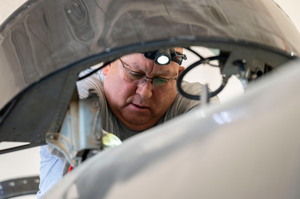 T-38 AMP keeps trainer aircraft rolling