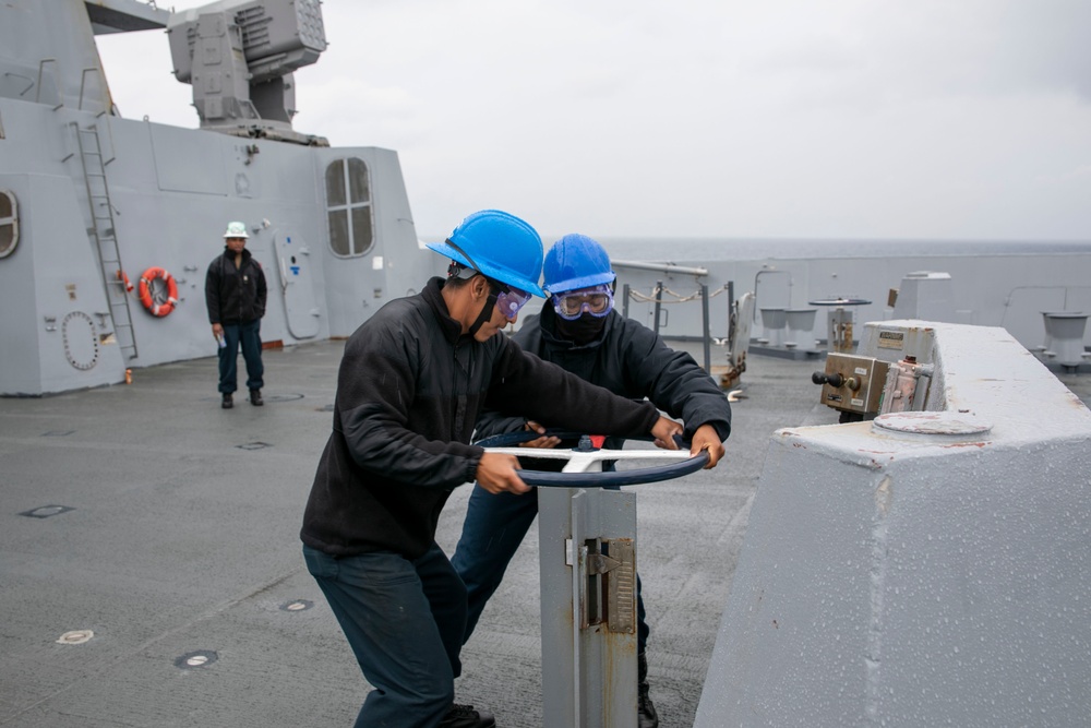 USS Mesa Verde Conducts an Anchor Drop