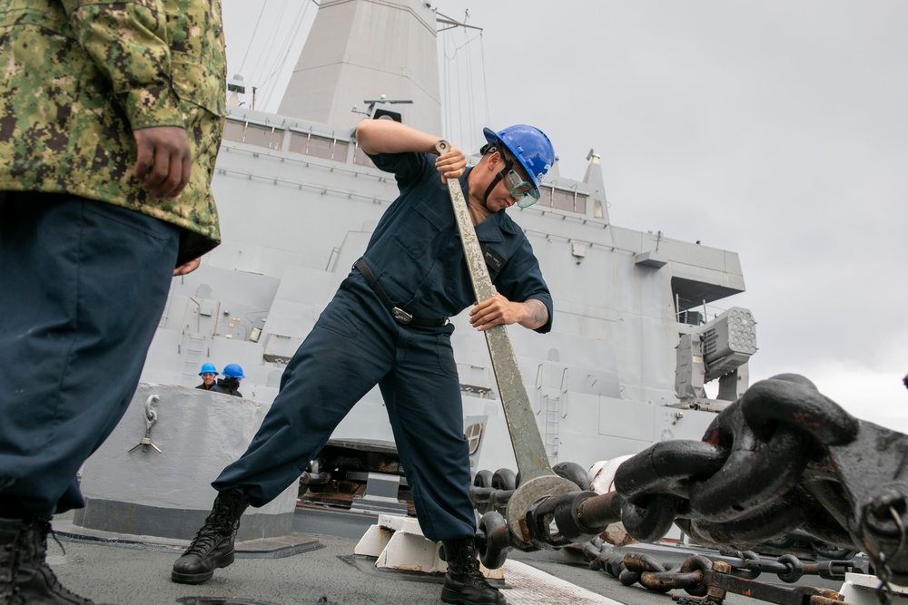 USS Mesa Verde Conducts an Anchor Drop