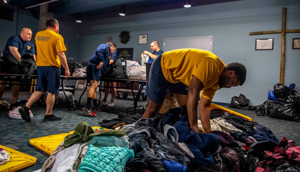 Sailors Volunteer at Union Gospel Mission Portland