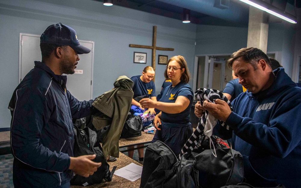 Sailors Volunteer at Union Gospel Mission Portland