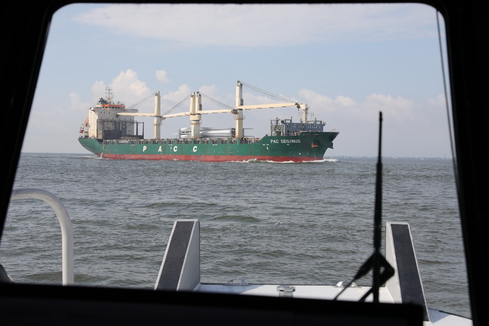 USACE Galveston District hydrography team conducts post dredge survey