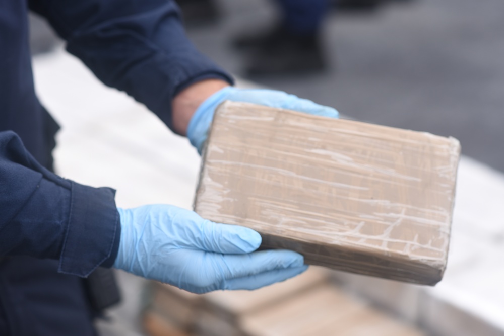 Coast Guard Cutter Alert crewmembers conduct drug offload in San Diego