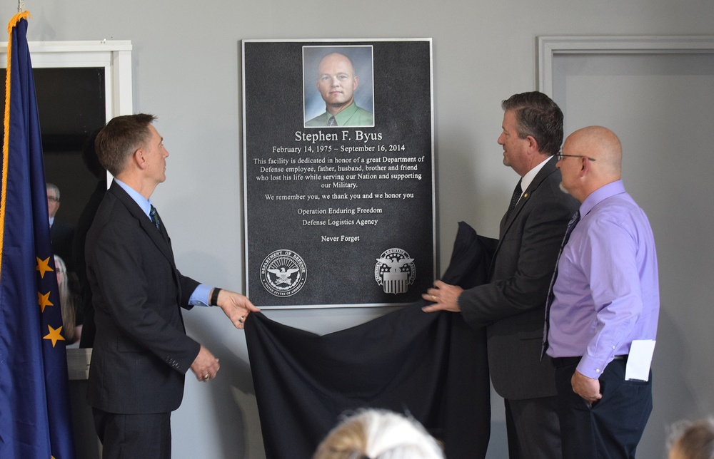 Fallen DLA Land and Maritime logistician honored with Army memorialization