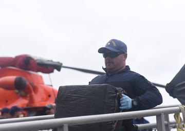 Coast Guard Cutter Alert crewmembers conduct drug offload in San Diego