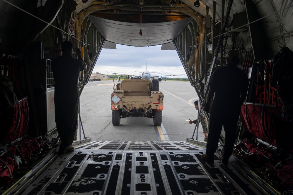 1st ANGLICO: JLTV loading and unloading training