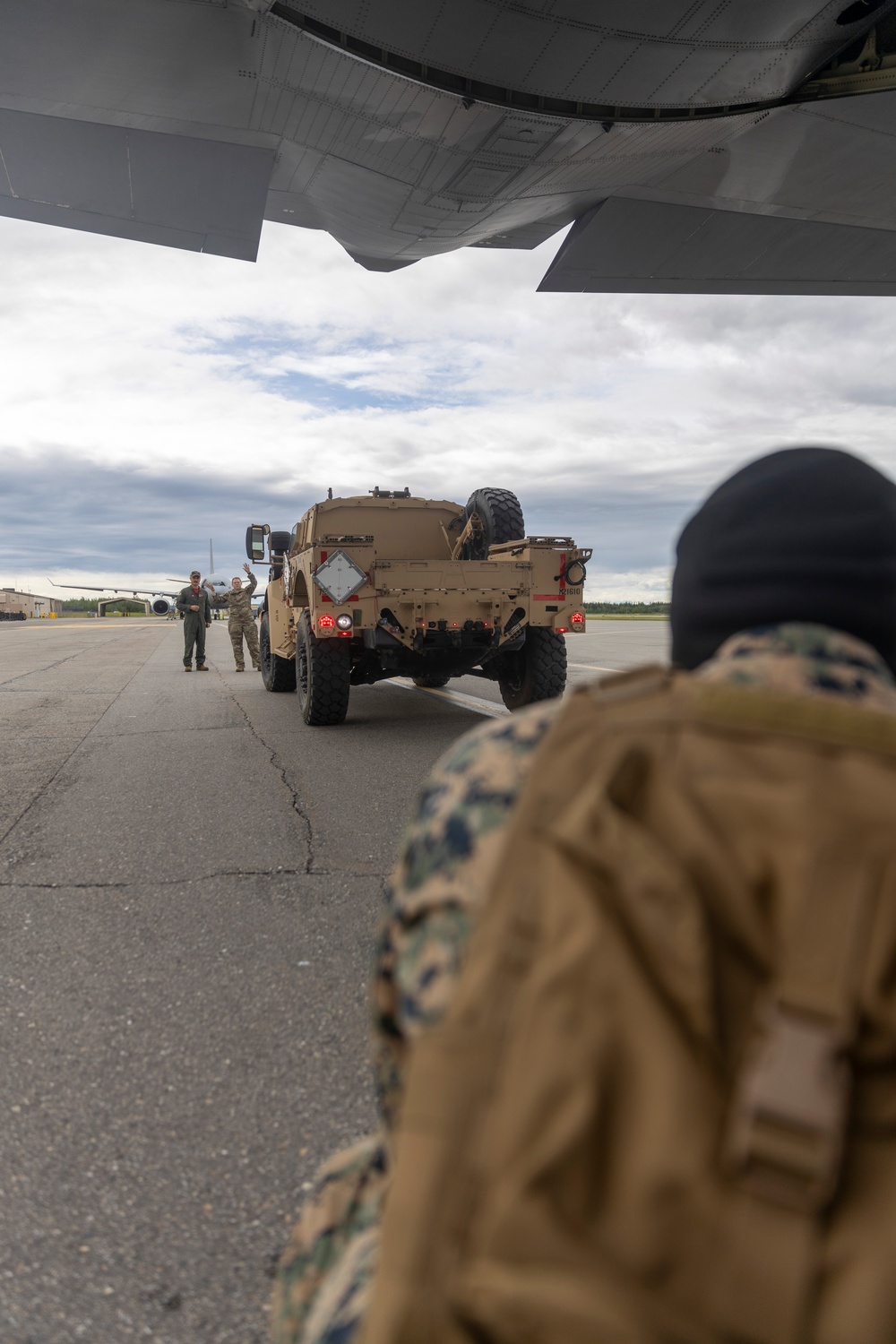 1st ANGLICO: JLTV loading and unloading training