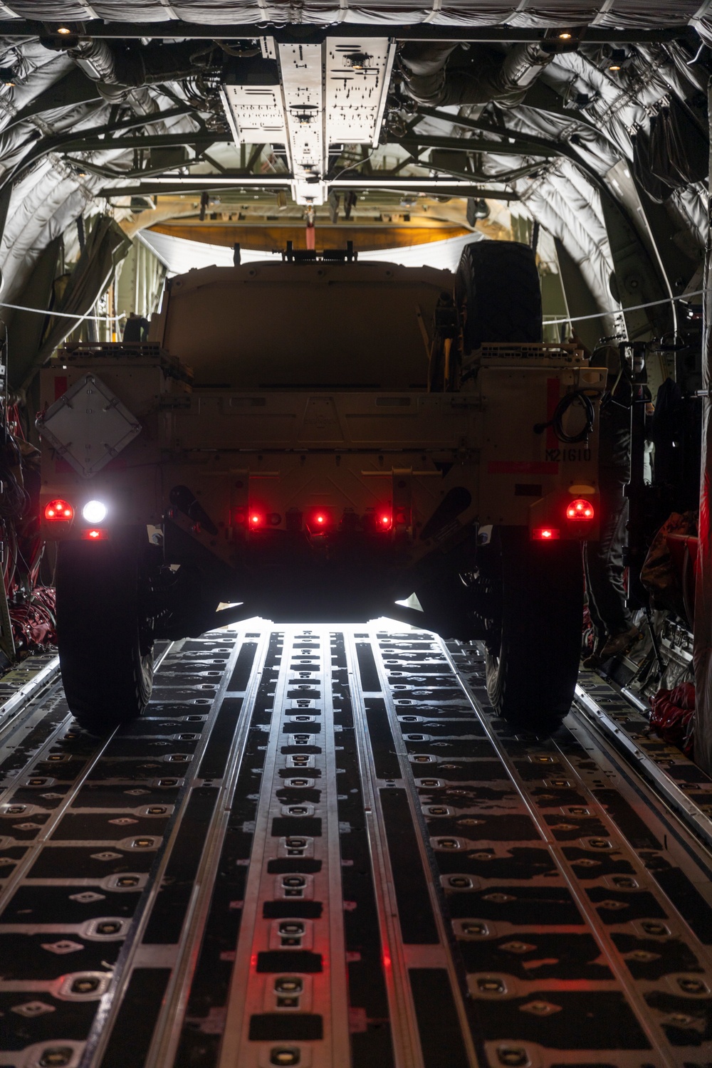 1st ANGLICO: JLTV loading and unloading training