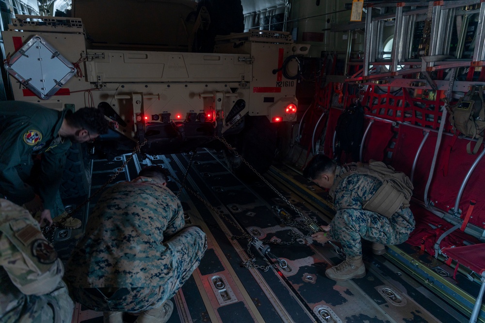 1st ANGLICO: JLTV loading and unloading training