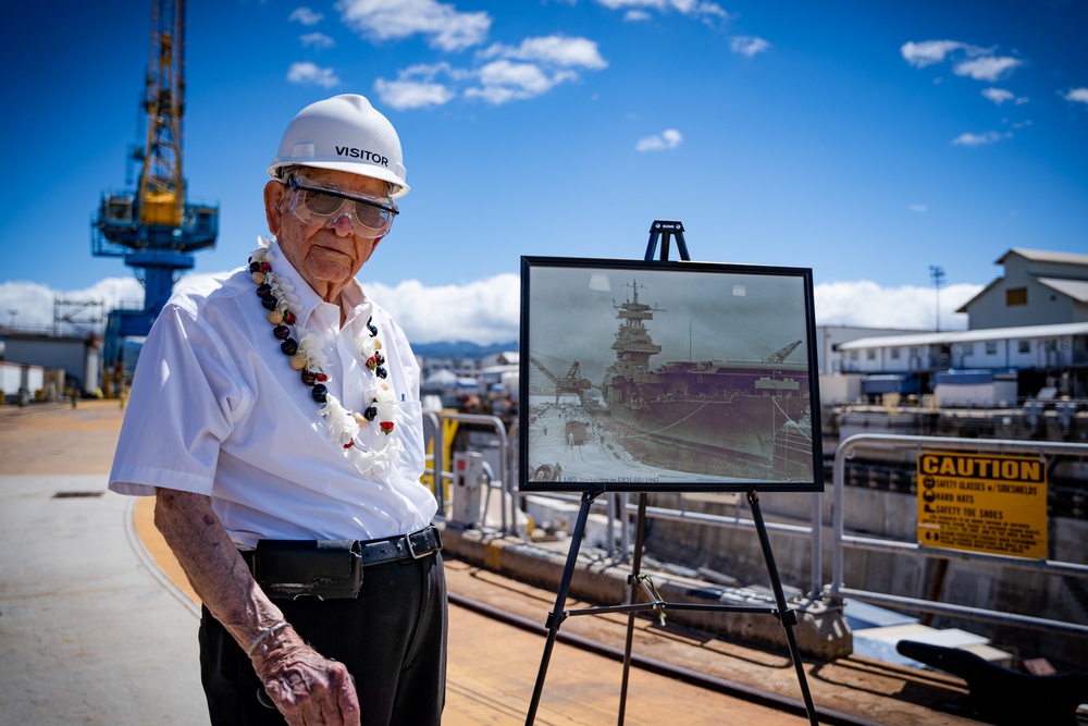 Battle of Midway veterans visit Pearl Harbor Naval Shipyard