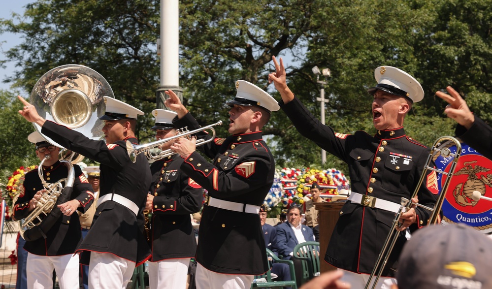 Quantico Marine Band performs at the Soldiers’ and Sailors’ Monument in New York during Fleet Week