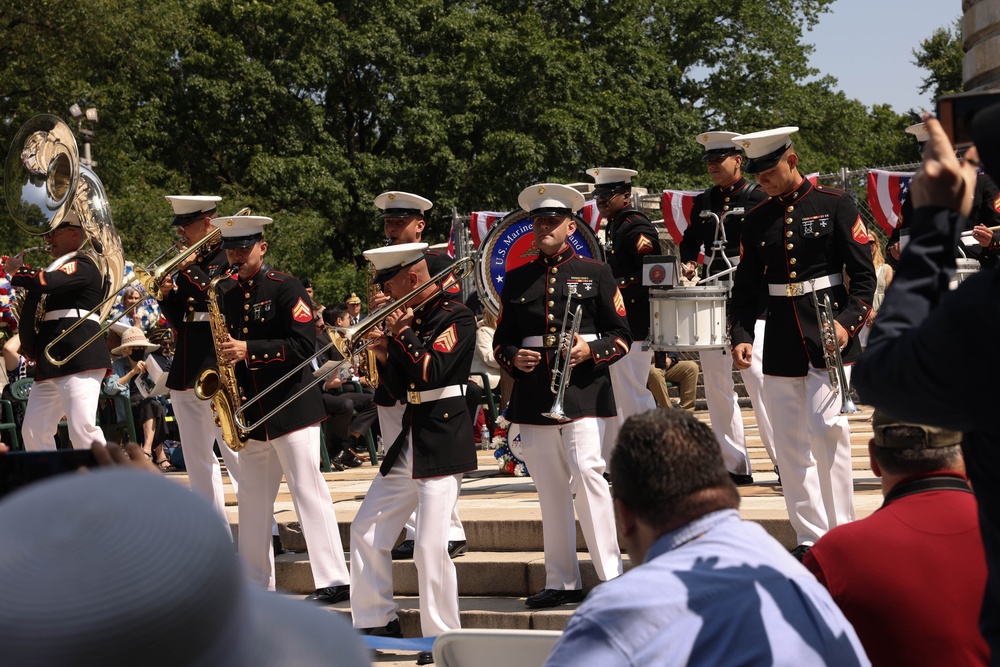Quantico Marine Band performs at the Soldiers’ and Sailors’ Monument in New York during Fleet Week