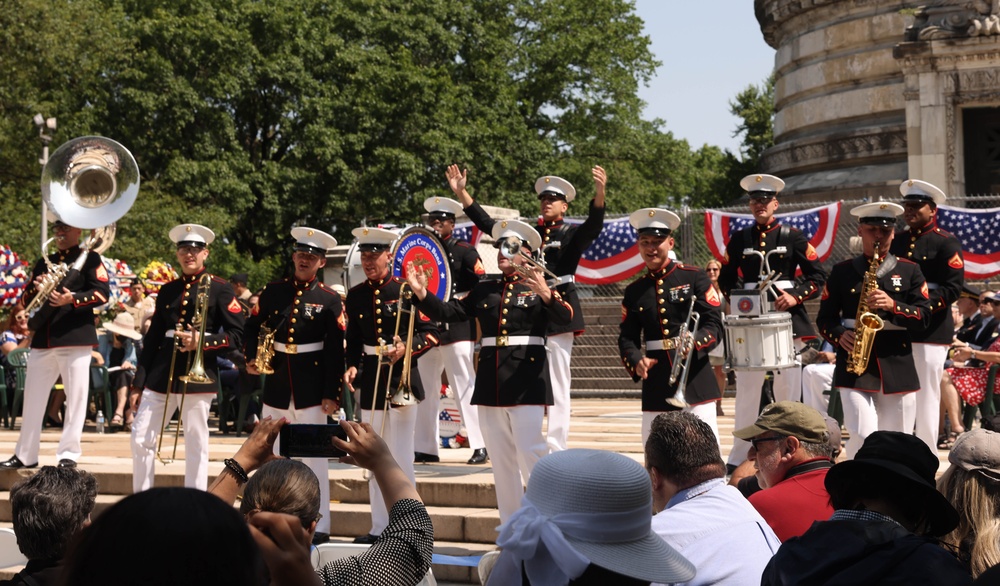 Quantico Marine Band performs at the Soldiers’ and Sailors’ Monument in New York during Fleet Week