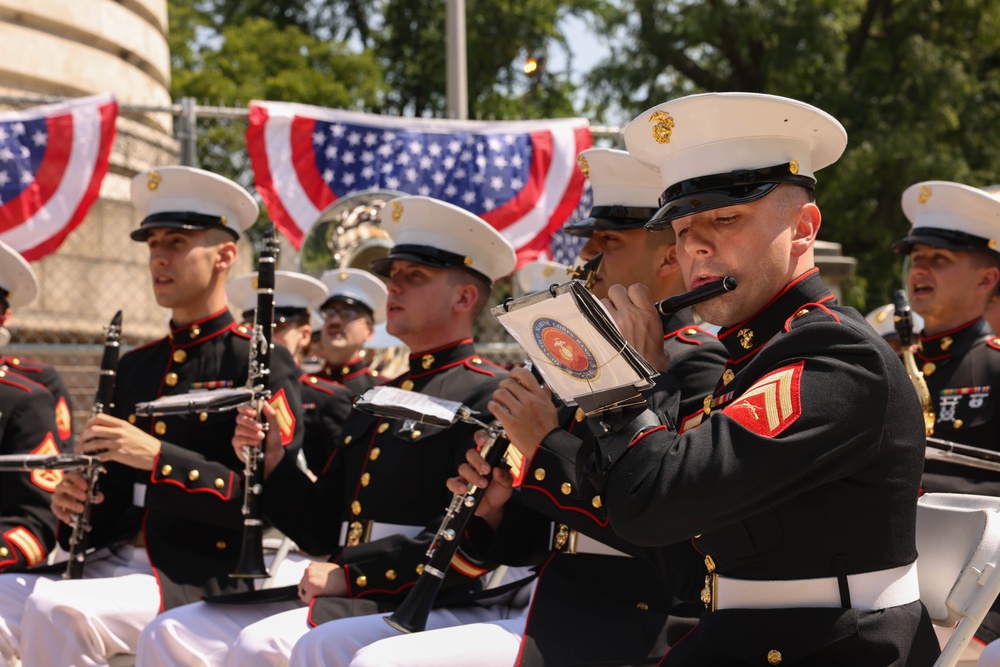 Quantico Marine Band performs at the Soldiers’ and Sailors’ Monument in New York during Fleet Week