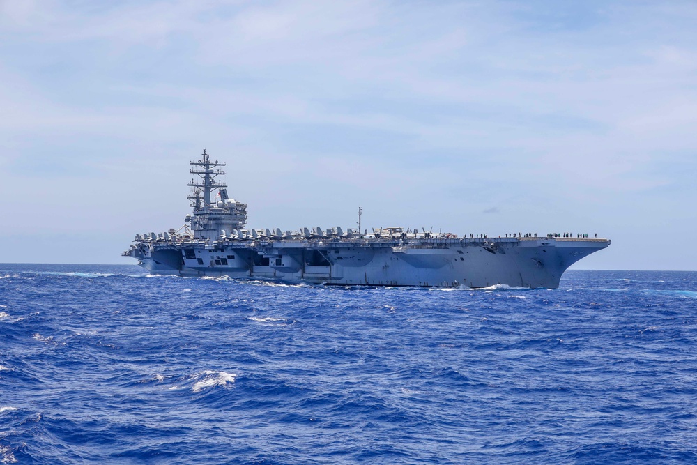 USS Shiloh Sails in Formation