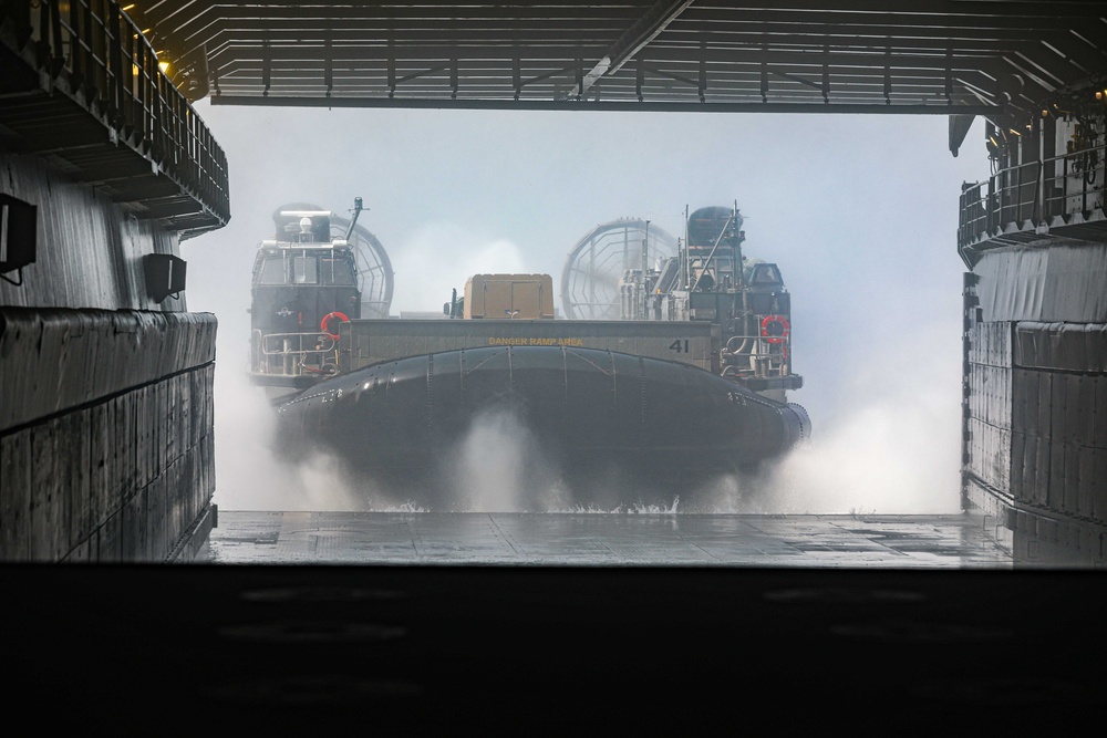 USS Carter Hall Conducts LCAC Operations