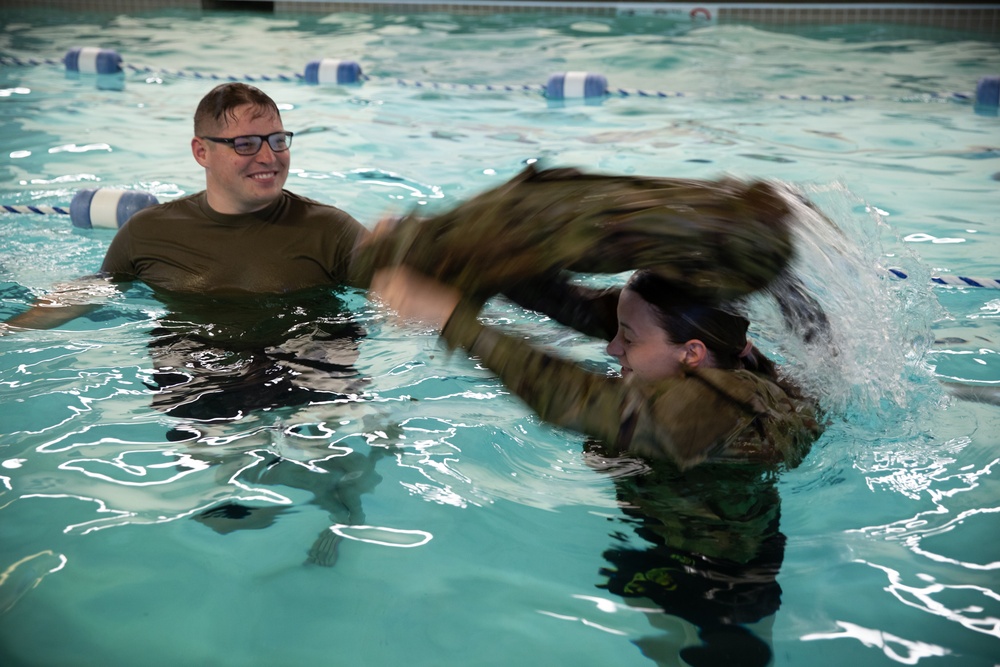 Iowa National Guard Soldiers conduct combat water survival training