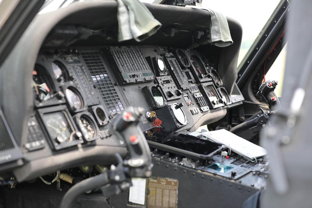 Iowa Black Hawk crew conducts MEDEVAC training at Camp Dodge