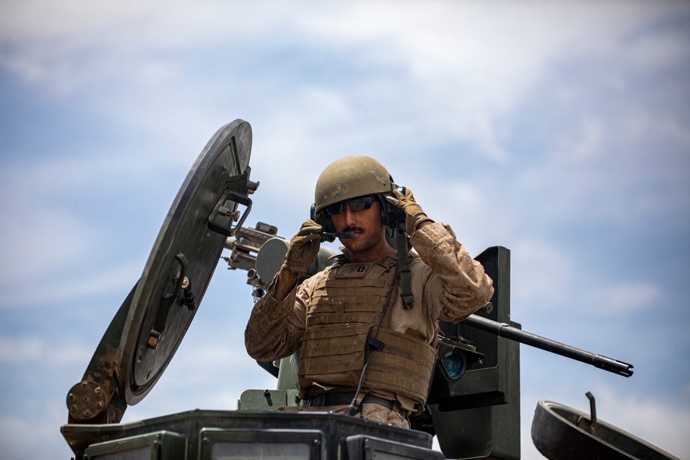 ITX 4-23: AAVs On The Move