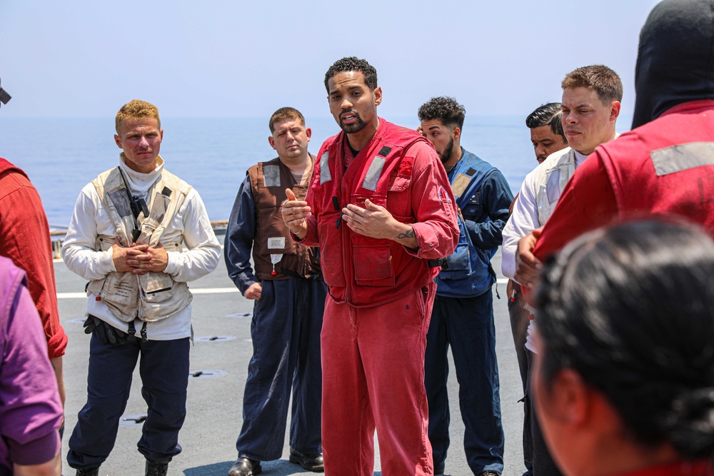 USS Carter Hall (LSD 50) Conducts Damage Control Training
