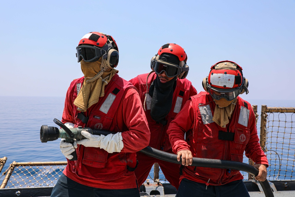 USS Carter Hall (LSD 50) Conducts Damage Control Training