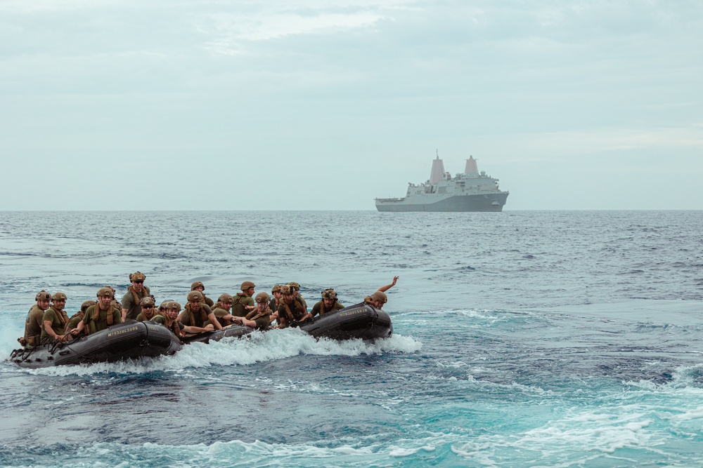 G. Co Conducts Launch and Recovery Exercise Aboard the USS Green Bay