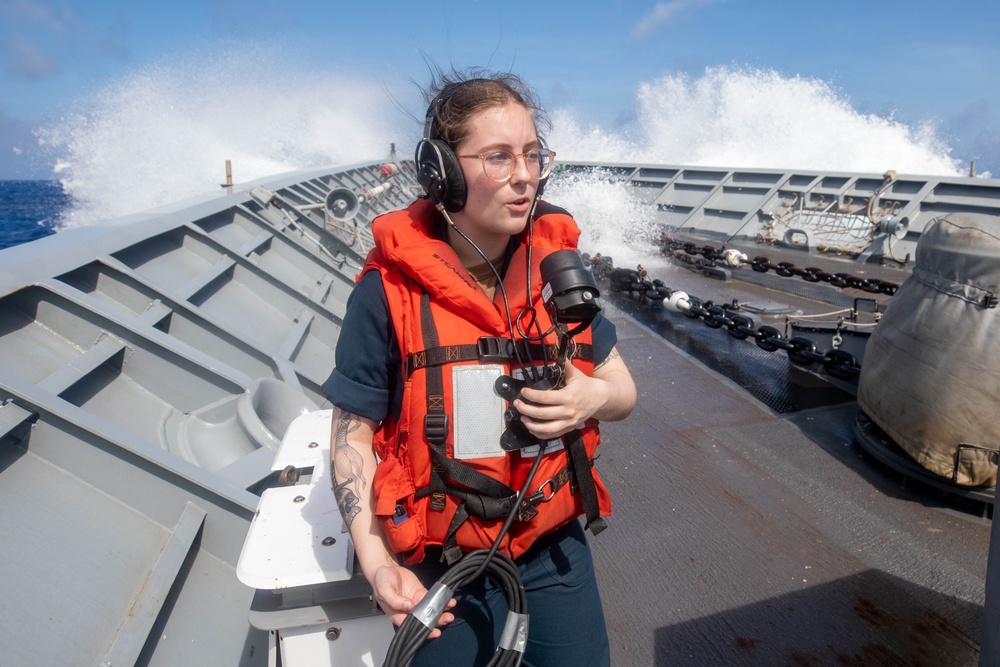 USS Antietam (CG 54) receives fuel from USNS Rappahannock (T-AOE 7)