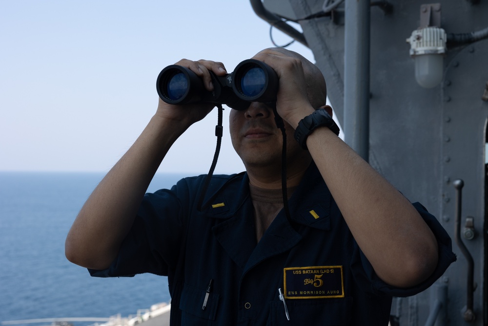 USS BATAAN SAILORS PERFORM FLEET BATTLE PROBLEM