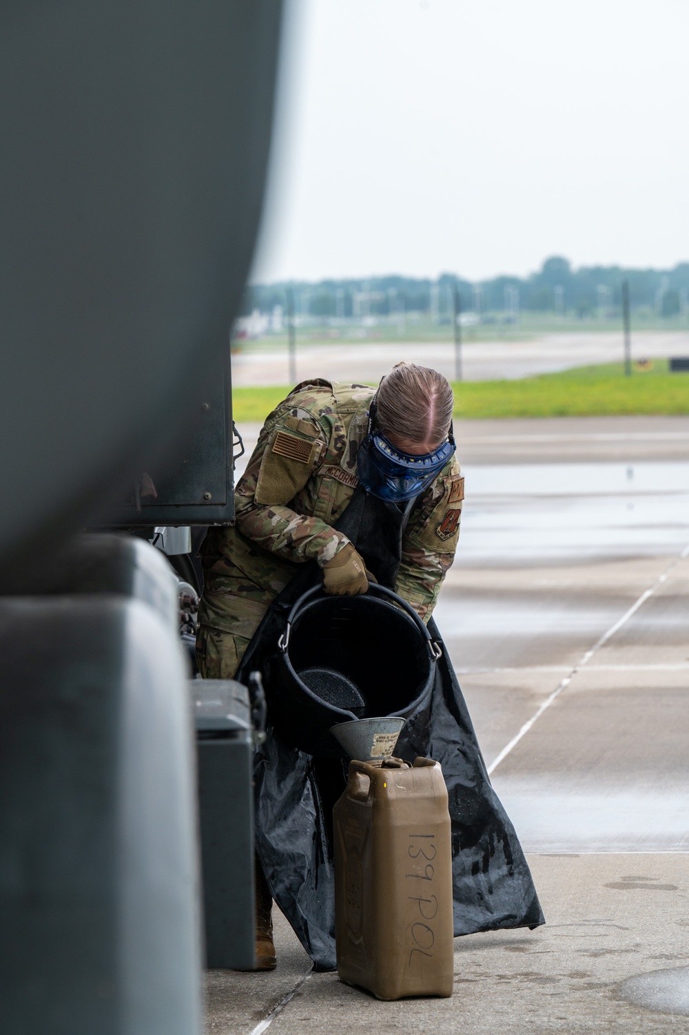 Wet-wing defuel mission