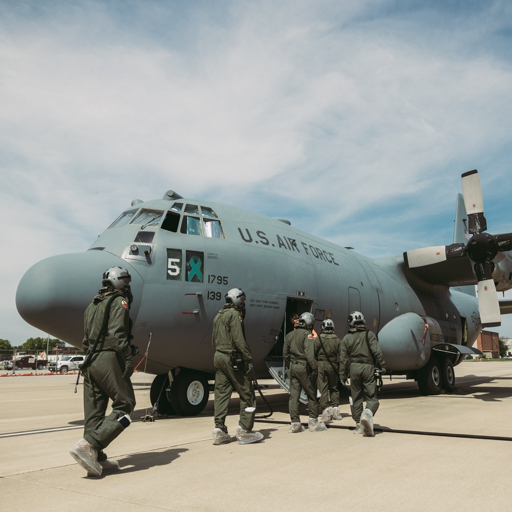 Airmen test the Aircrew Eyes and Respiratory Protection System