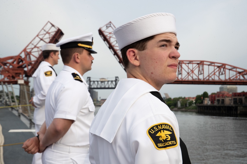 USS John S. McCain Sails to Portland with Sea Cadets